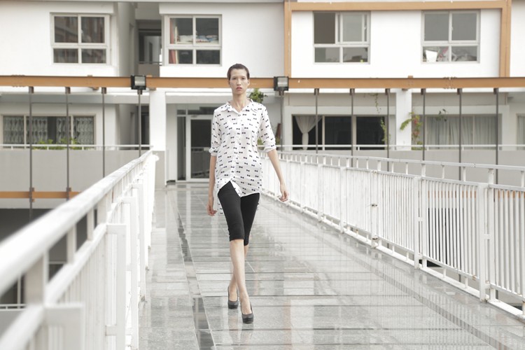 Thanh Hang cang thang tap catwalk cho top 4 Next Top Model-Hinh-6